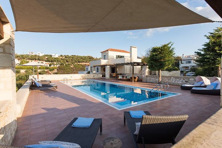 Zoe, beautiful villa with amazing views gallery image 5