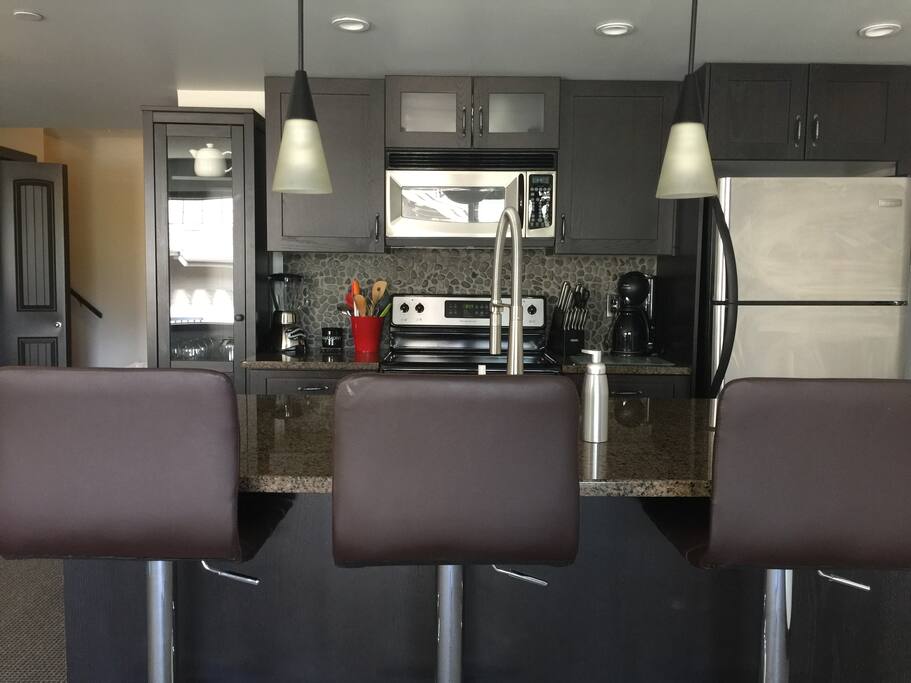Kitchen with eat at bar!
