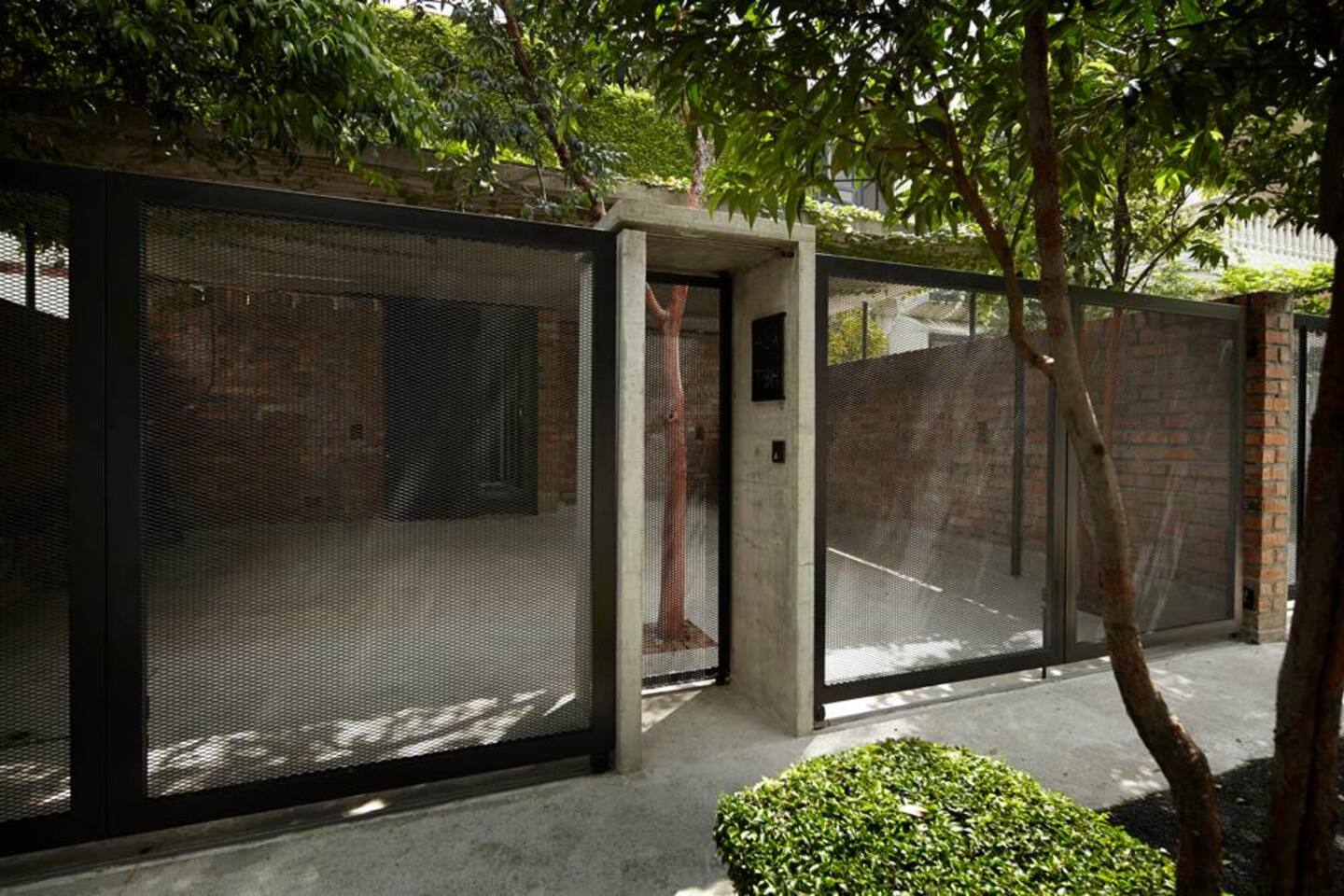 5 B/R Brickhouse With Rooftop in KL