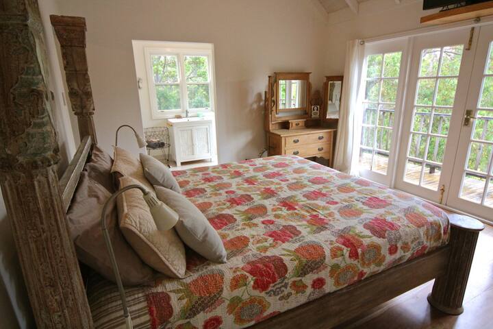 Secluded Bush Retreat gallery image 3