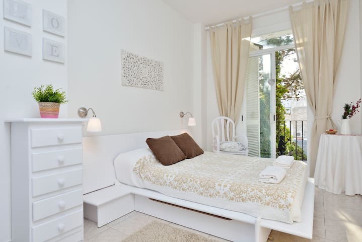 NEAR THE BEACH, EXCELLENT LOCATION