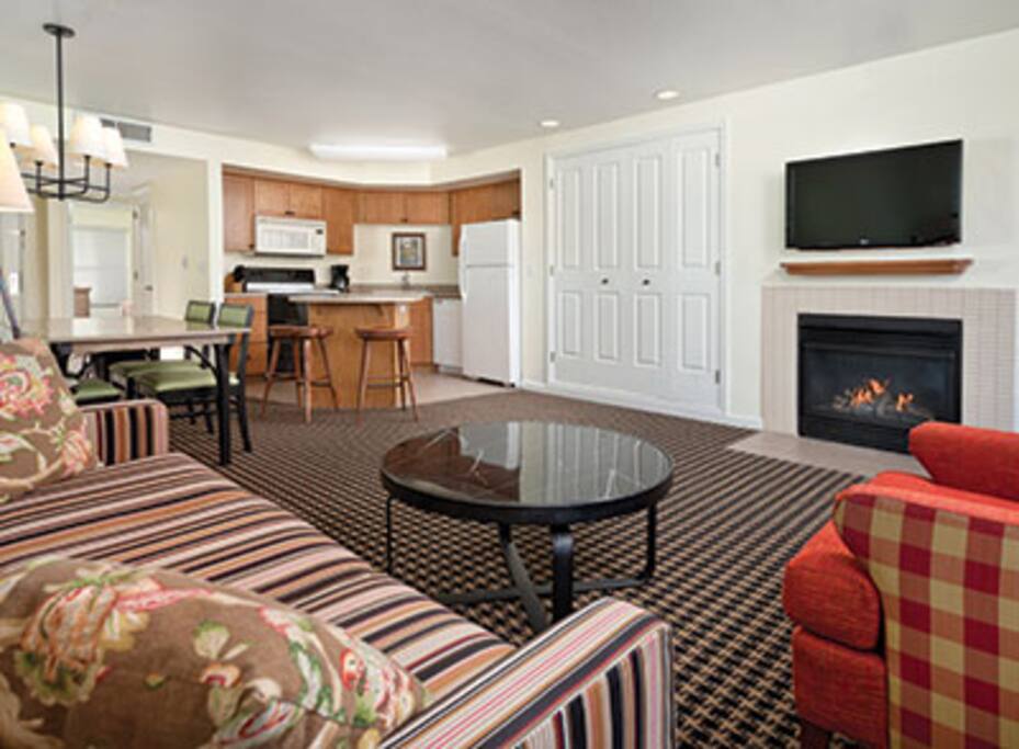 Spacious living room and fireplace