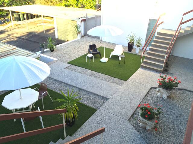 3 Bd Relaxing Retro Apartment on the River gallery image 5