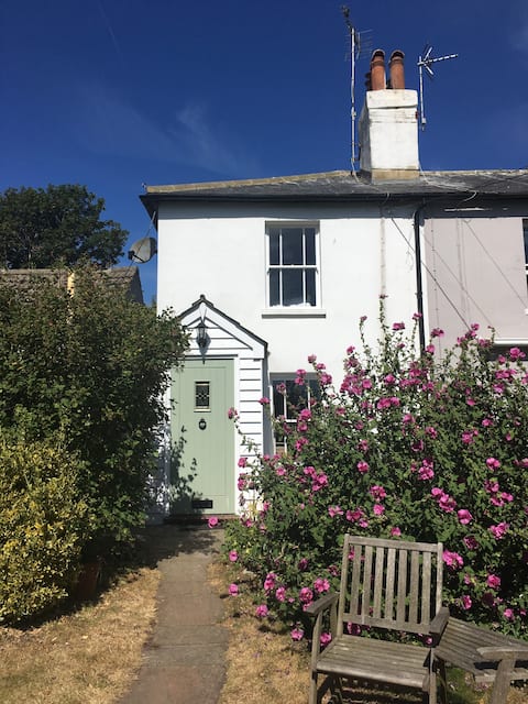 Charming Cottage in Rye Harbour