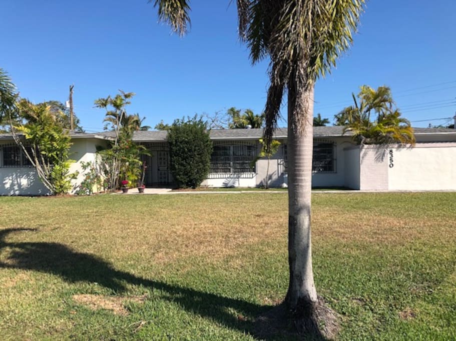 Private Home in Family Friendly Neighborhood. Parking Available