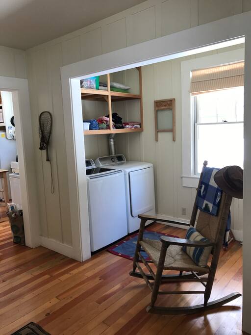 Front entry with laundry room