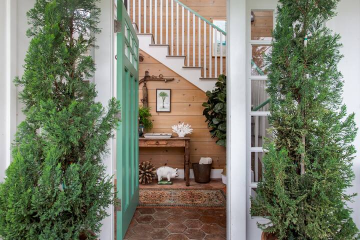 Venice Beach Escape – Big + Bright + Easy Parking gallery image 3