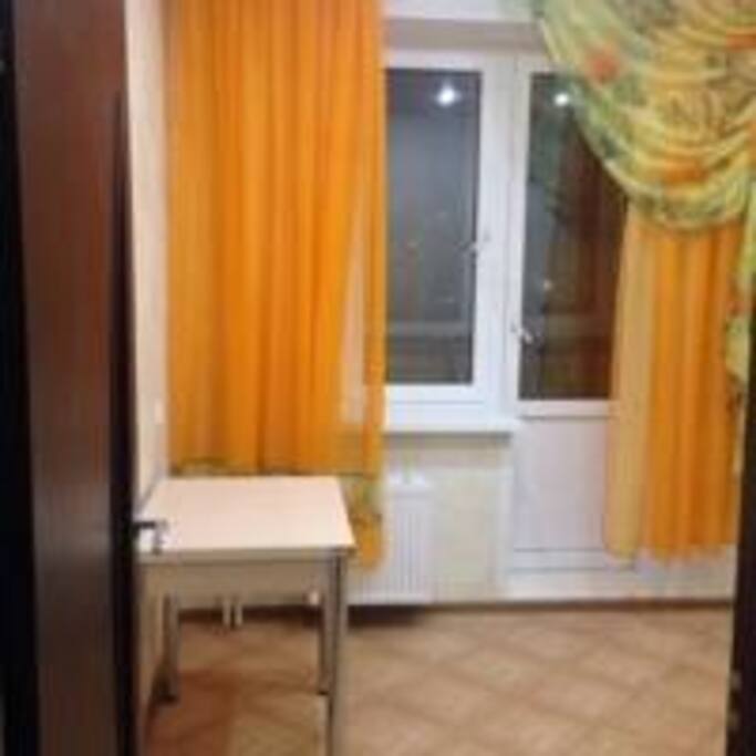 Из кухни можно выйти на балкон