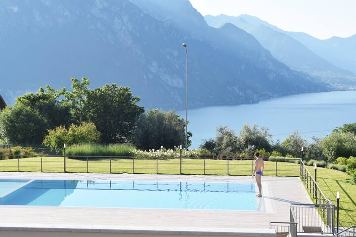 Ferienwohnung mit Pool und Aussicht am Iseosee