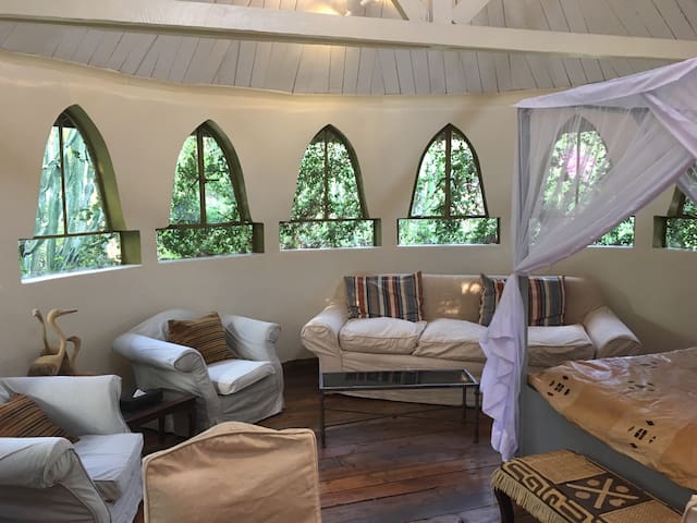 Cottage And 3 Tree Houses At Ngong House In Karen Guesthouses