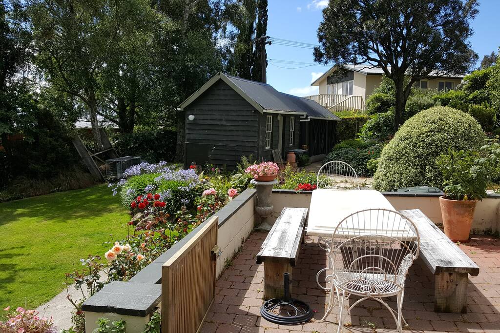 Outside area to bathe in the sunshine and drink wine.