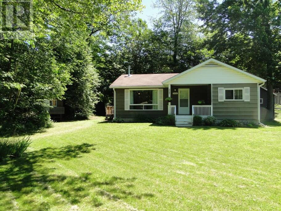 Point Clark Cottage Getaway Bungalows for Rent in Goderich, Ontario