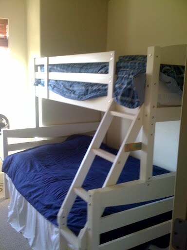 Habitación con literas en la planta superior (cama doble en cama completa)