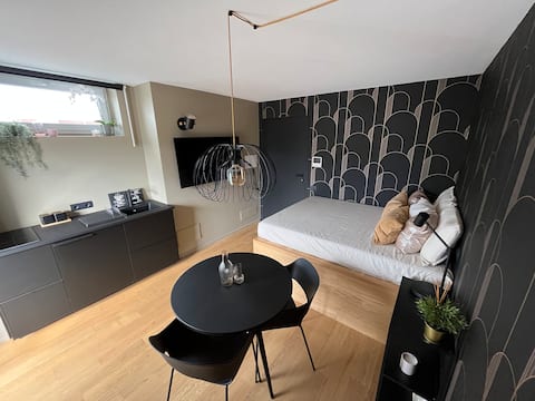 Tommaso's Terrace - Central with Mole View