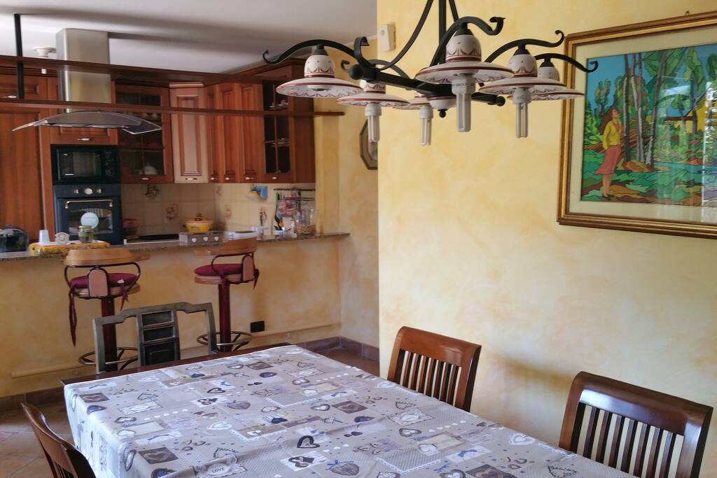 Ampia cucina e sala pranzo