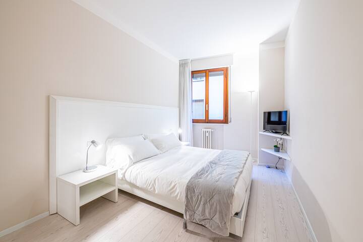 [Ponte Vecchio] Prestige and unique view gallery image 5