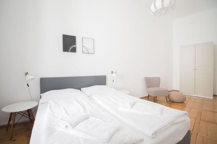 Superior Apartment near Stadtpark – Apt 23