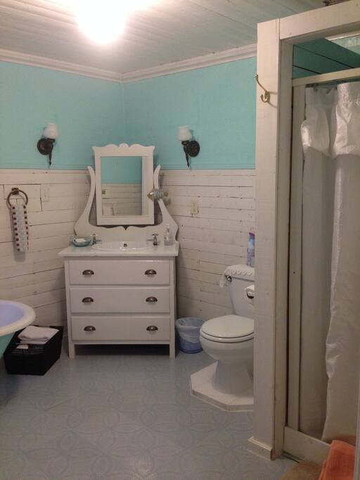 The Rideout Room private washroom.