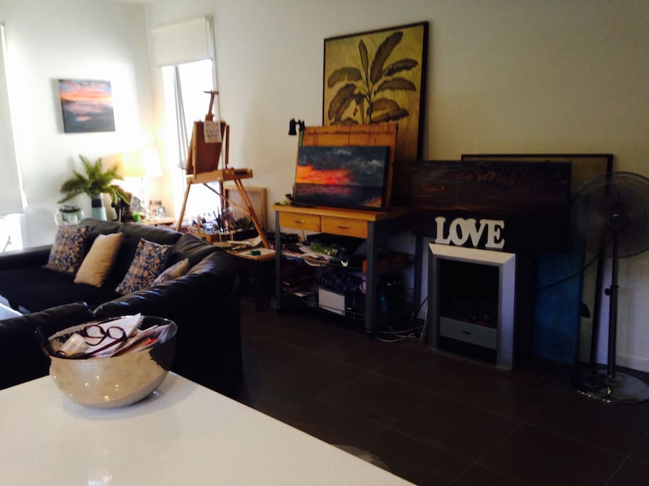 Home Studio- offering art tuition classes ~ relaxed, informative & fun. Booking required.