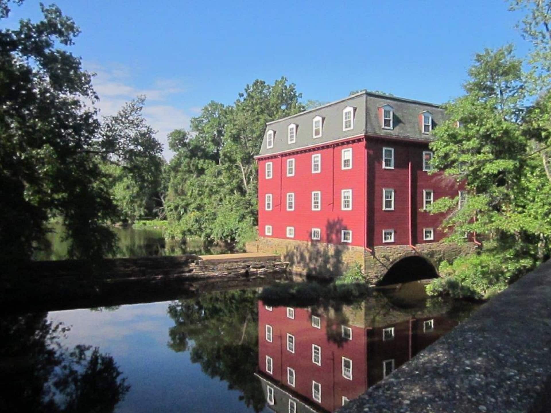 Historic Mill Retreat - 3 BR-1st fl waterview unit