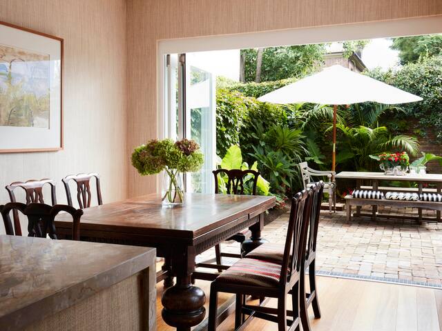 DESIGNER DELIGHT- BEAUTY ABOUNDS IN WOOLLAHRA gallery image 5