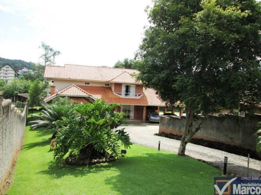 vista frontal/entrada
