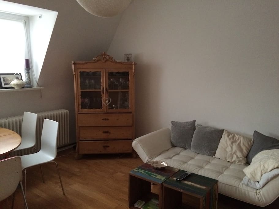 Wohnzimmer mit Schlafsofa