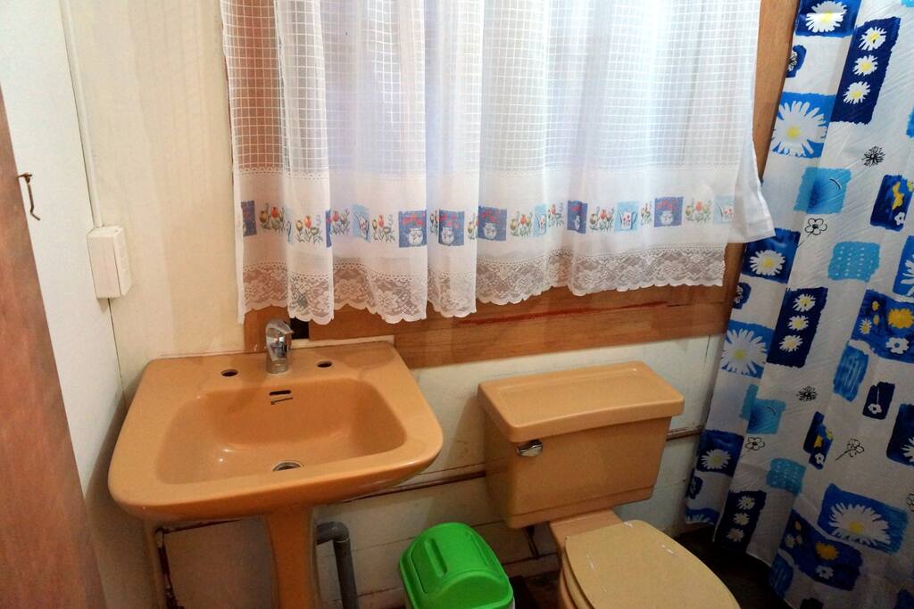 Baño;
Toilet;
Toilette