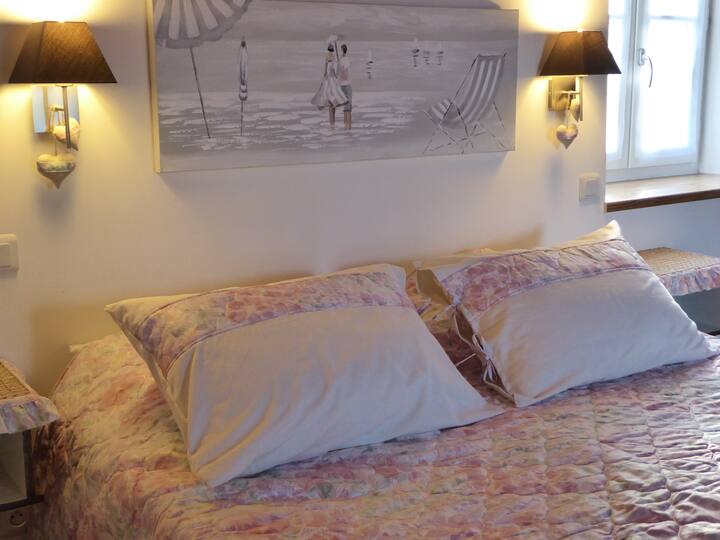 Bedroom with a 160 cm wide bed (two separate mattresses for maximum comfort)