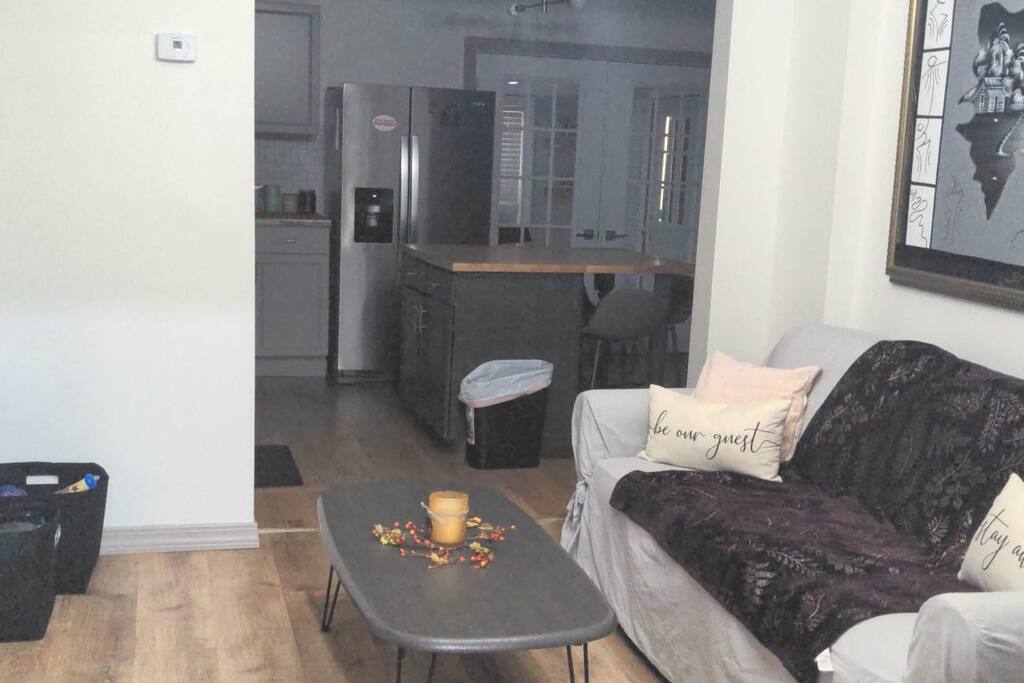 Airbnb Cozy 4-bedroom home with free parking.