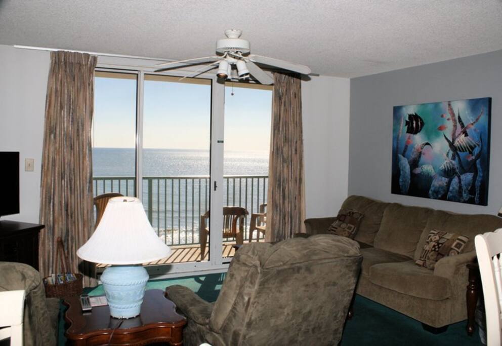 Couch,Furniture,Bedroom,Indoors,Room