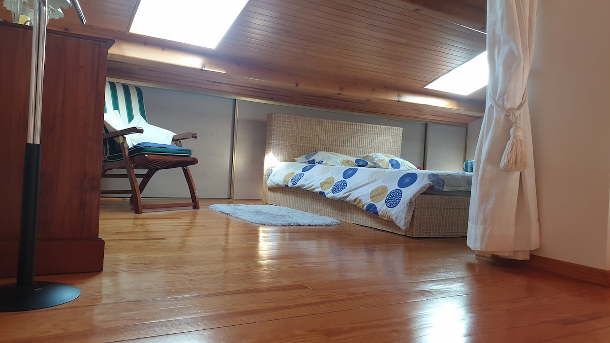 Very Large Air-conditioned Room, 160 X 200 bed, Sofa, TV, plenty of storage wardrobes