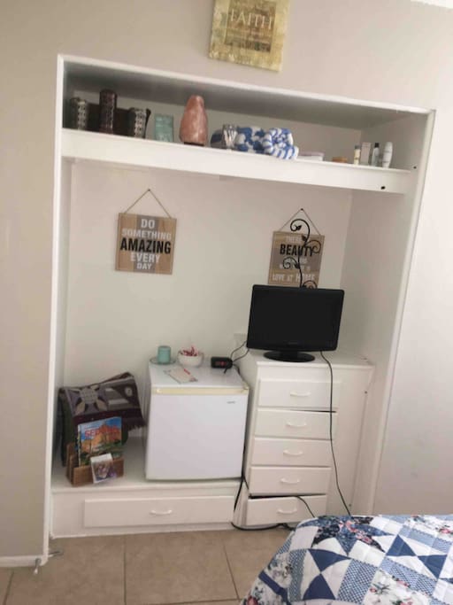 T.v refrigerator, towels,soap,exc