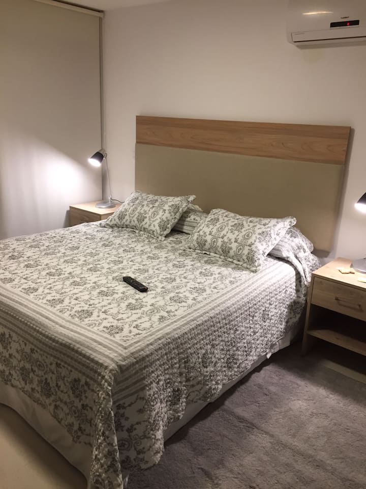 Master Bedroom / Habitación principal