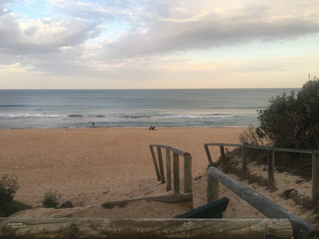 Lakefront Executive Escape in Narrabeen, Australia gallery image 5