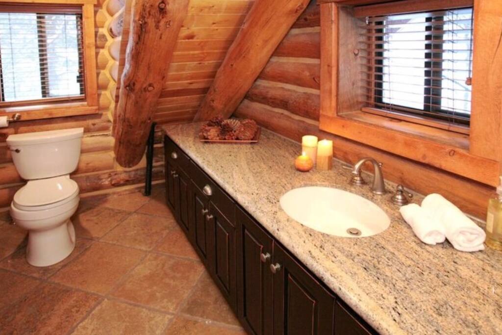 Apartment full bath