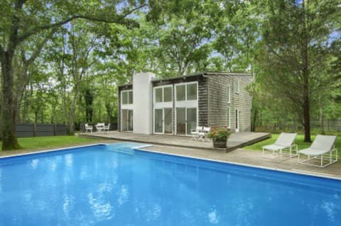 Summer Fun Modern Light Filled Hamptons House!