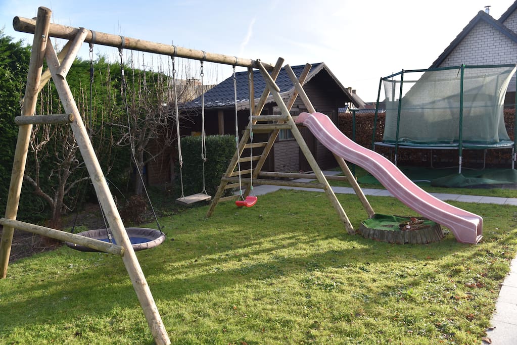 Schommel met glijbaan