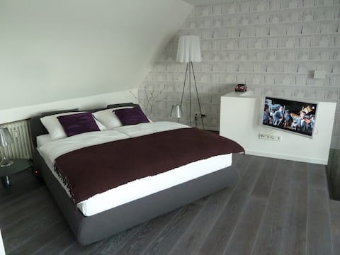 Top performing Airbnb: Apartment w terrace, cathedral view (WiFi) in Köln