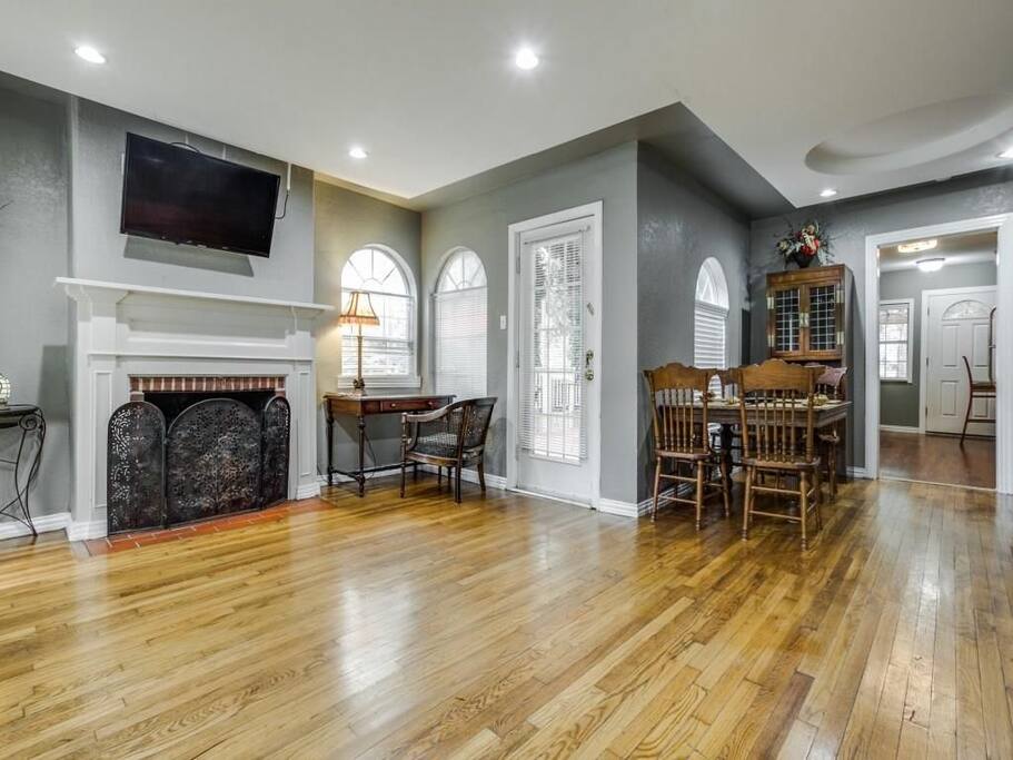 living room with access to cable