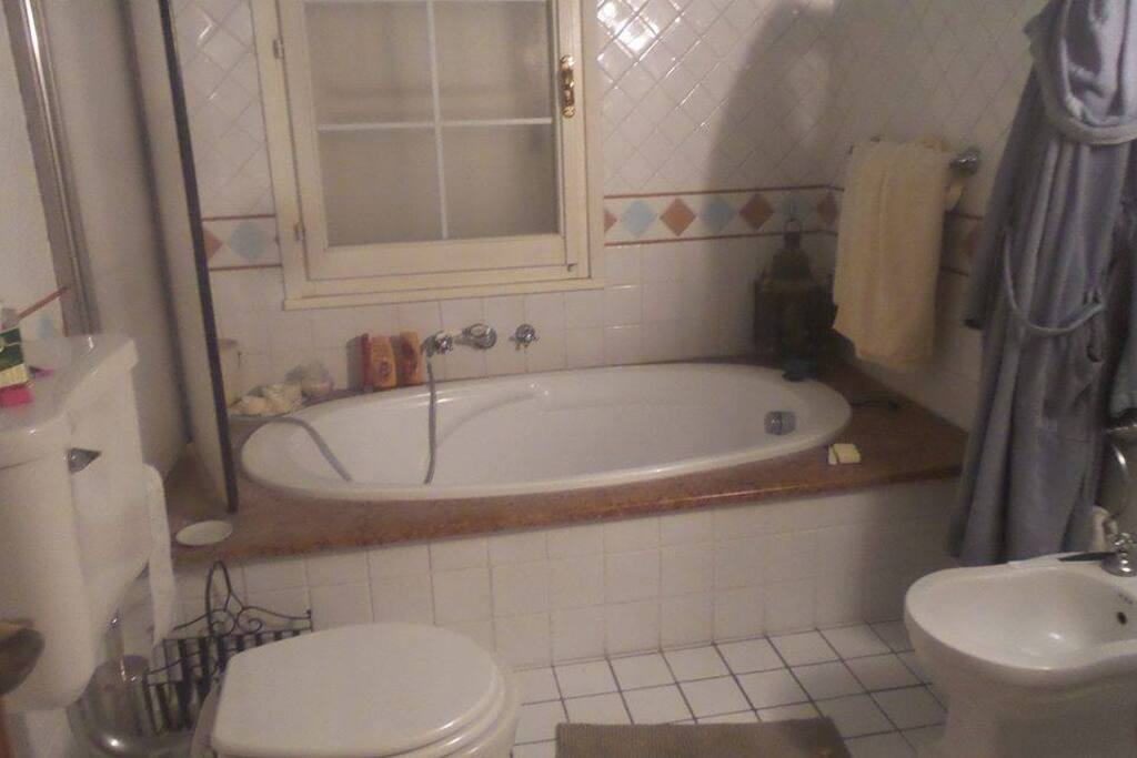 Bagno con vasca