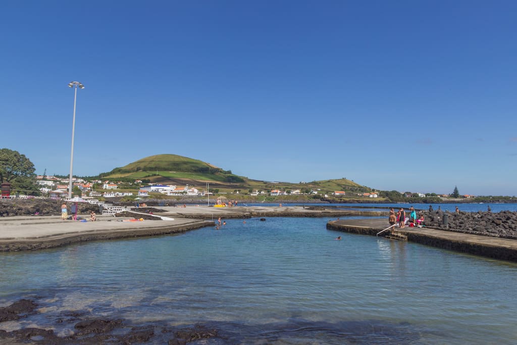 Porto Martins Natural Pools (3 min walk from the house) | Piscinas naturais do Porto Martins (3 min a pé da casa)