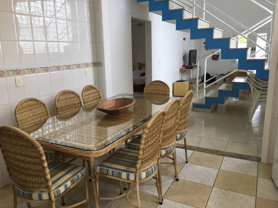 Cozinha e ambiente de refeições integrados