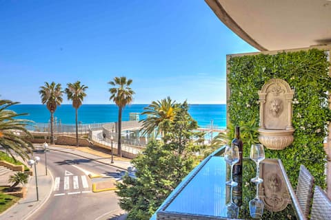 Successful Airbnb property: A central apartment in front of the beach next to La Rambla. in Tarragona