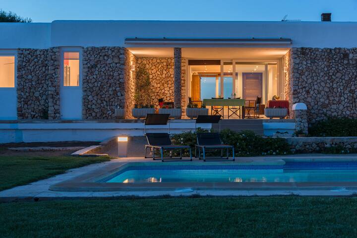 Villa en Ciutadella en primera linea de mar gallery image 3