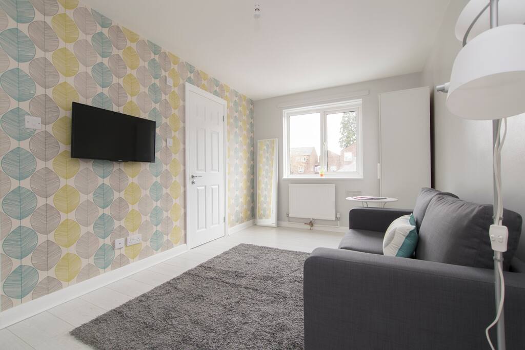 Teal Studio - Compact, modern all with 32" flat screen TV with Sky Package