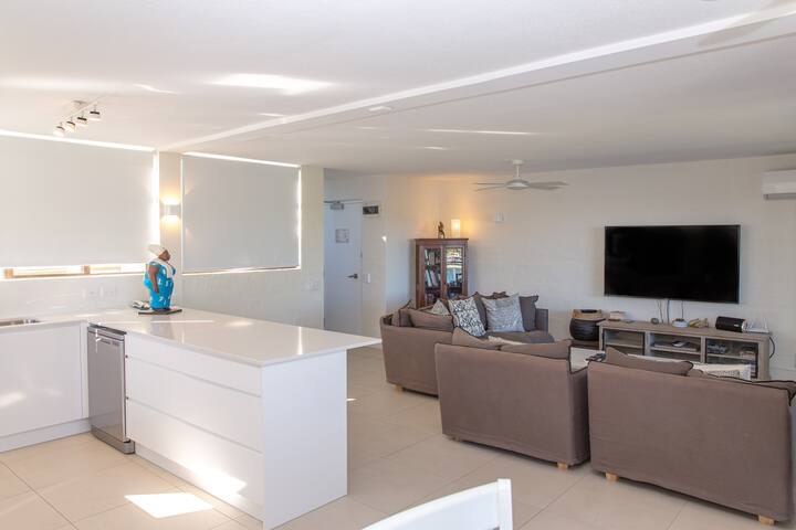 Noosa Waterfront – River Front 3 Bed Apartment gallery image 4