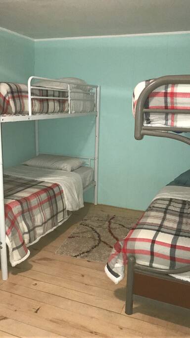 Compartida para 5 personas
Dos camarotes + una cama de plaza