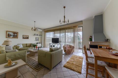 3BD Apartment in the center. A/C, TV, WIFI.
