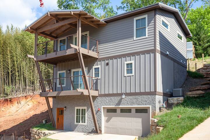 Mountain Modern River Home, Close to Downtown gallery image 4